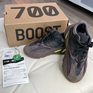 Adidas Yeezy Boost 700